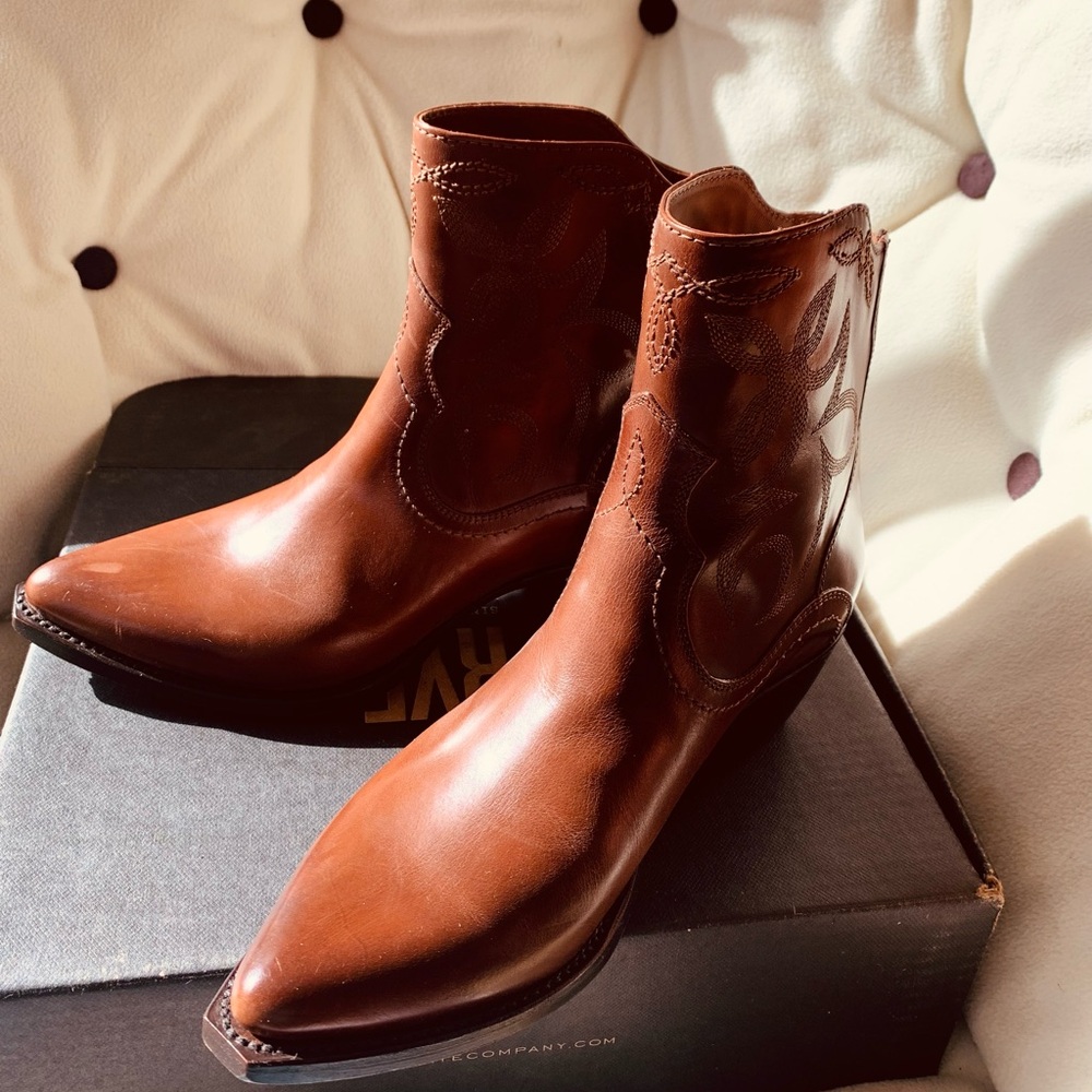Women Frye cowboy boot size 7